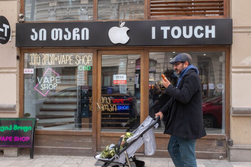 File:Vape shop, Tbilisi.jpg