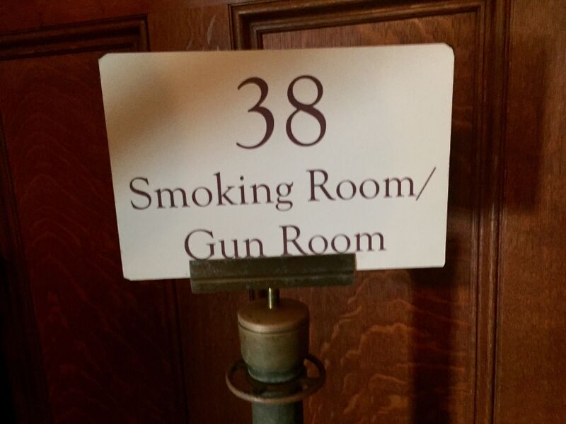 File:Smoking signage - 54687124078.jpg