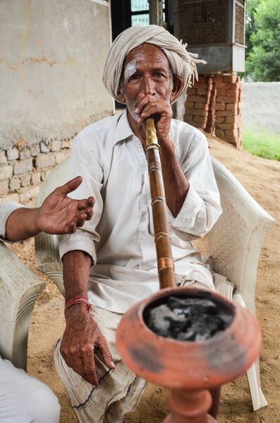 File:Hookah, India - 54569223130.jpg